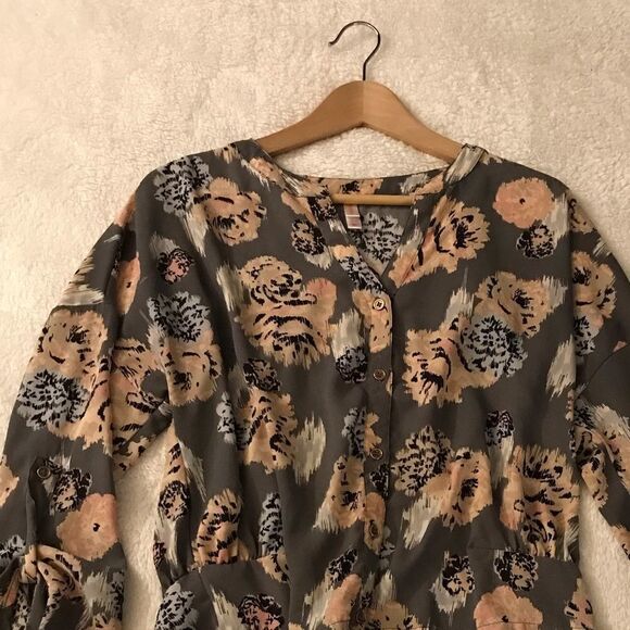 : : Xhilaration Floral Blouse : : - Picture 3 of 9